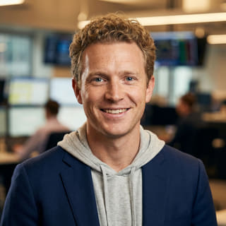 Ryan Brooks, que aparece como analista principal de trading en Nítido Truequial, en una imagen de perfil